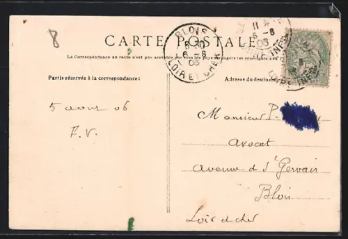 AK St-Nazaire, Les Halles et la Rue du Palais un jour de Marché