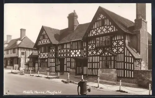 AK Mayfield, Middle House