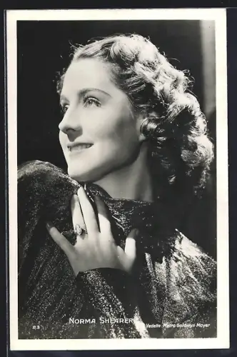AK Norma Shearer lächelt, Portrait