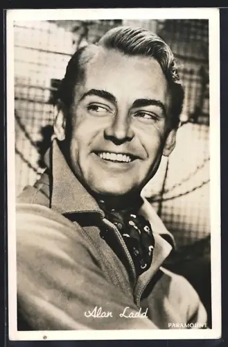 AK Alan Ladd mit strahlendem Lächeln
