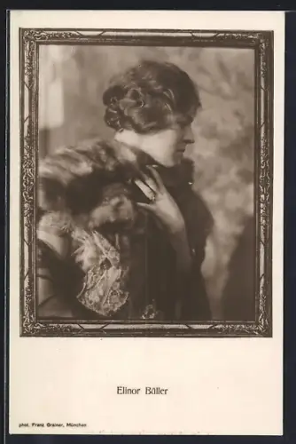 AK Elinor Büller, Portrait mit Pelz