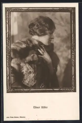 AK Elinor Büller mit Pelz, Portrait