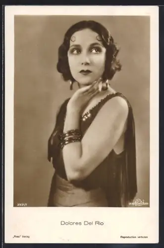 AK Schauspielerin Dolores Del Rio im Kleid