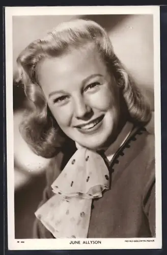 AK Schauspielerin June Allyson lächelnd mit Halstuch posierend