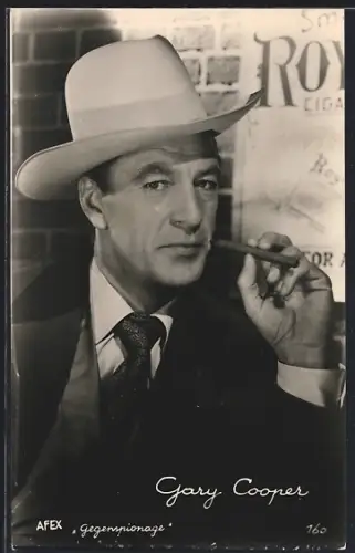 AK Schauspieler Gary Cooper mit Hut und Zigarre