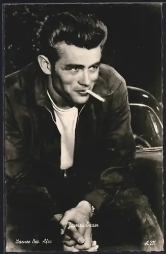AK Schauspieler James Dean mit Zigarette