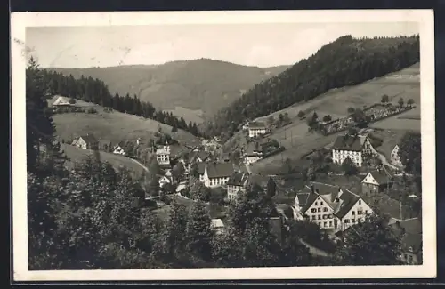 AK Gütenbach /Schwarzwald, Ortsansicht, Schwarzwaldlandschaft
