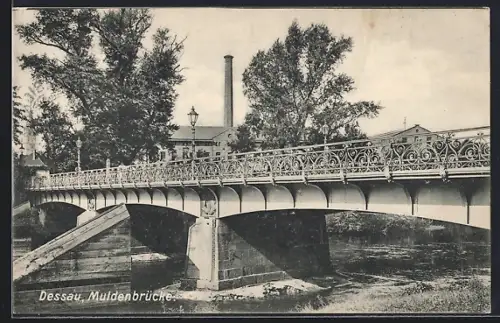 AK Dessau, Muldenbrücke, Fabrikschlot