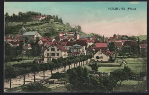 AK Homburg /Pfalz, Ortsansicht mit Kirche und Hügel