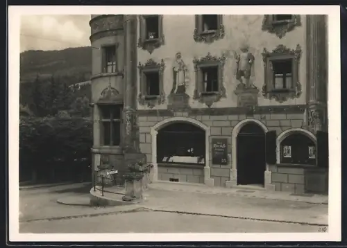 AK Berchtesgaden, Bezirks-Sparkasse im Hirschenhaus am Marktplatz