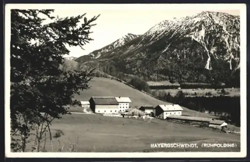 AK Ruhpolding-Mayergschwendt, Ortsansicht mit Bergpanorama