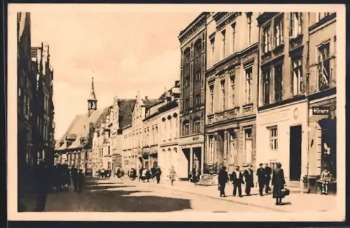 AK Wismar, Lübsche Strasse mit Geschäften und Passanten
