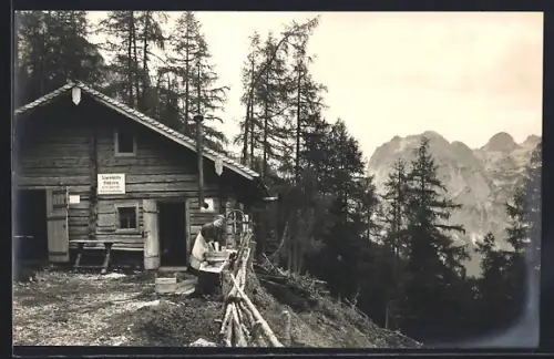 AK Schärlen Alpe am Hochkalter, Almhütte und Wirtin