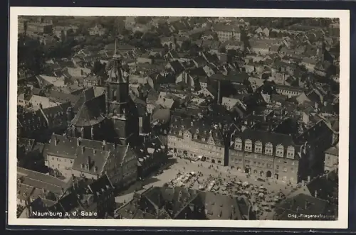 AK Naumburg a. d. Saale, Marktplatz und Stadtkirche aus der Luft