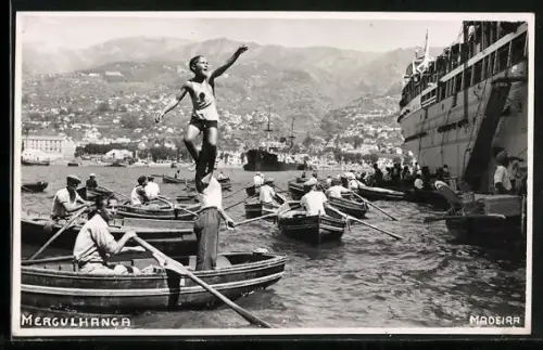 AK Madeira, Passagierschiff liegt im Hafen und wird von den Einheimischen besucht