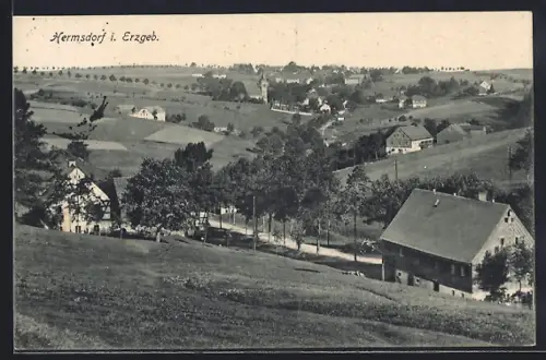 AK Hermsdorf i. Erzgeb., Ortsansicht, Landschaft, Bauernhäuser