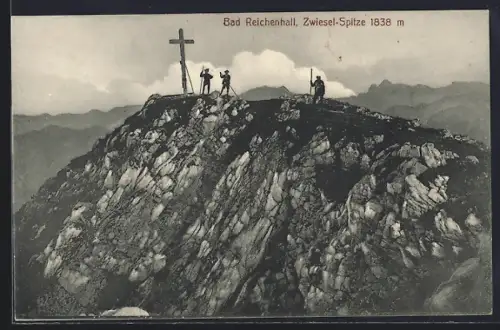 AK Bad Reichenhall, Zwiesel-Spitze mit Gipfelkreuz und Wanderern
