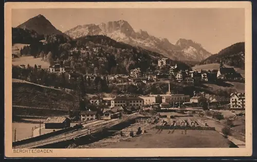 AK Berchtesgaden, Ortsansicht mit Bergen