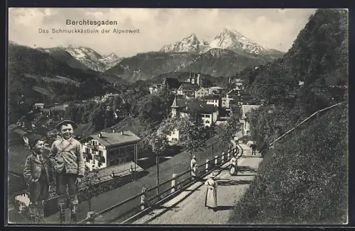AK Berchtesgaden, Panorama mit Alpen und Ortsansicht