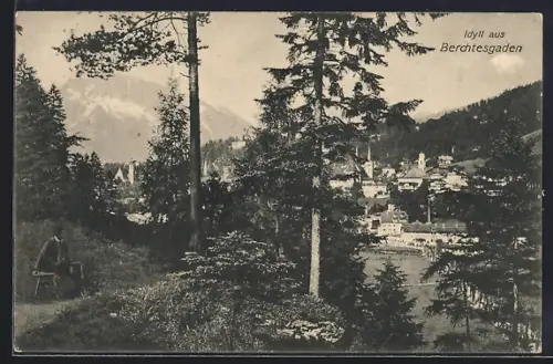 AK Berchtesgaden, Blick auf Stadt und Berge, Waldlandschaft