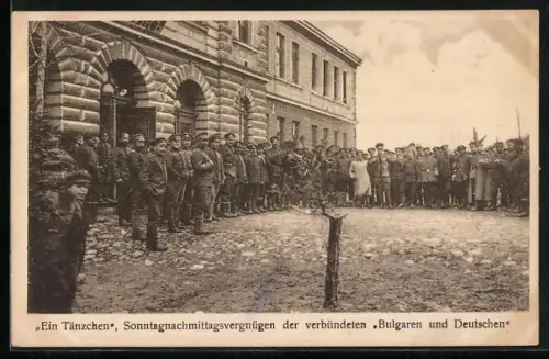 AK Ein Tänzchen, Sonntagnachmittagvergnügen der verbündeten bulgarischen und deutschen Soldaten, 1. Weltkrieg