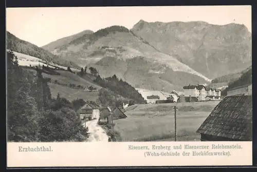 AK Eisenerz, Ortspartie mit Erzberg und Reichenstein, Wohngebäude der Hochofenwerke