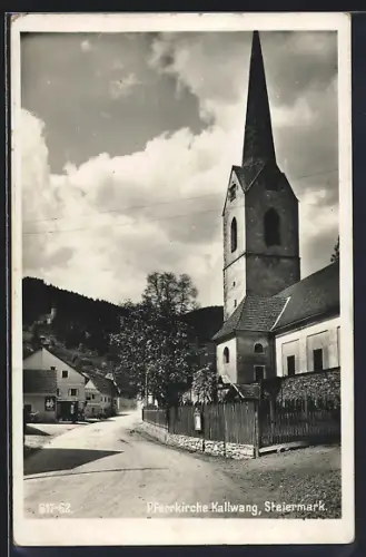 AK Kallwang, Die Pfarrkirche am leeren Feldweg