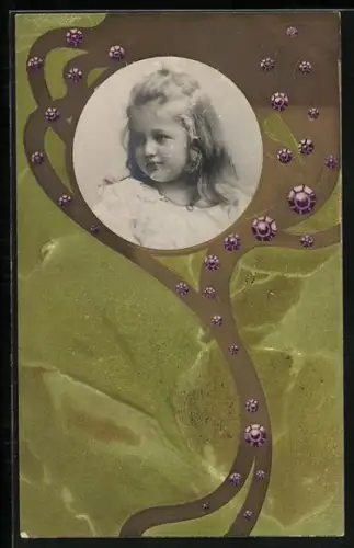 Foto-Collage-AK Porträt eines Mädchens auf goldenem Hintergrund