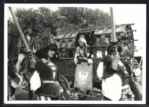 Foto-AK Landshut / Isar, Landshuter Fürstenhochzeit, Festwagen, Reiter