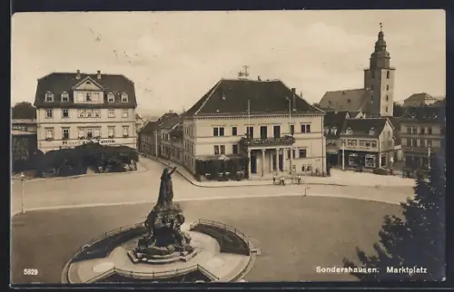 AK Sondershausen / Thüringen, Marktplatz, Brunnen, Kirche