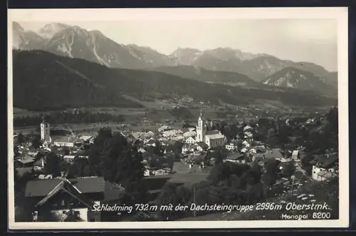 AK Schladming /Oberstmk., Teilansicht mit Kirche und Dachsteingruppe