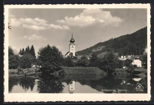 AK Schladming /Steierm., Uferpartie mit Kirche