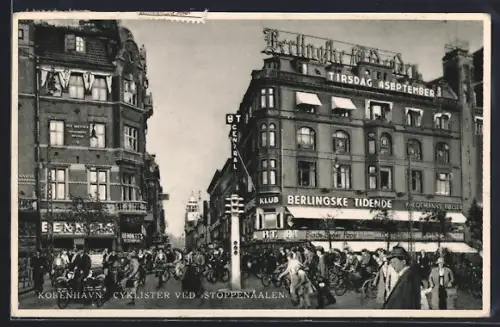 AK Københavmn, Cyklister ved Stoppenaalen