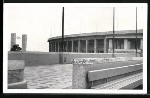 AK Berlin, Reichssportfeld, Blick vom Schwimmstadion auf das Osttor und die Deutsche Kampfbahn, Olympia