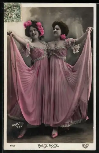Foto-AK Walery, Paris, Tanzende Damen im Rosa Kleid