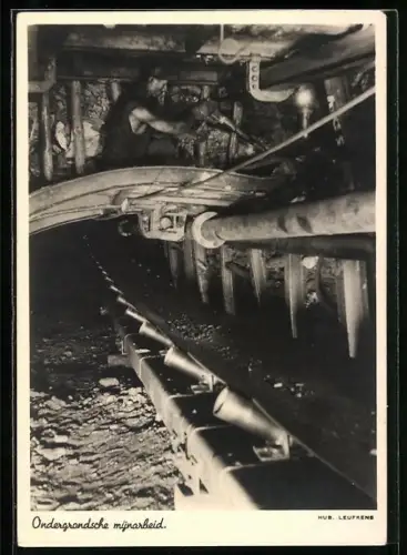 AK Heerlen, Ondergrondsche mijnarbeid, transportband als vervoermiddel van kolen in de galerij onder pijler naar laadbak