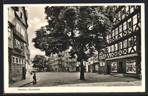 AK Herborn / Dillkreis, Kornmarkt mit Geschäftshaus