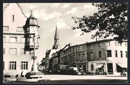 AK Nauen / Havel, Ernst-Thälmann-Platz, Geschäftshäuser, Kirche