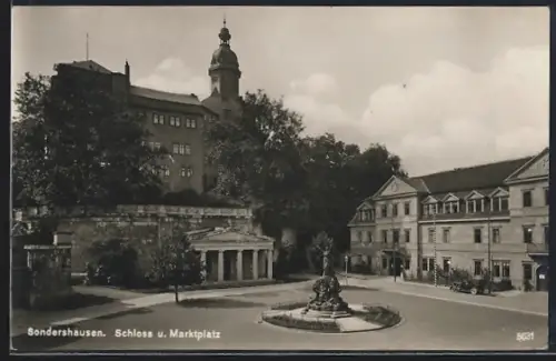 AK Sondershausen / Thüringen, Schloss und Marktplatz mit Brunnen