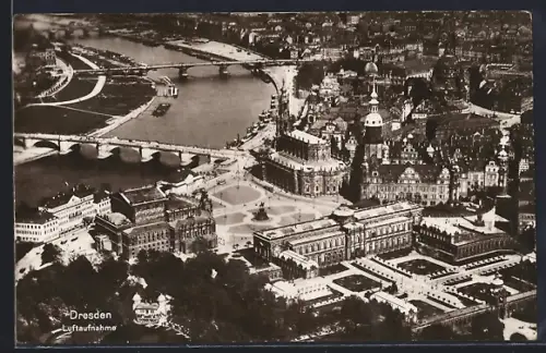 AK Dresden, Luftaufnahme auf den Theaterplatz