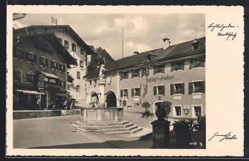 AK Berchtesgaden, Gasthof zum Neuhaus am Marktplatz mit Brunnen