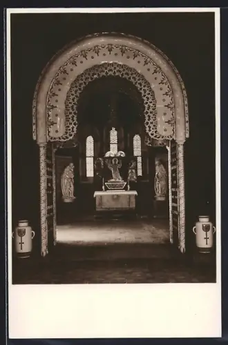 AK Meissen, Inneres der Kriegergedächtniskirche mit Schmuck der Staatl. Porzellanmanufaktur