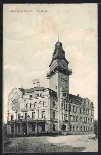 AK Völklingen /Saar, Rathaus mit Strassenpartie