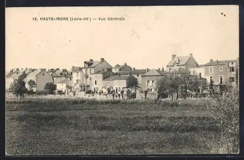 AK Haute-Indre /Loire-Inf, Vue générale des maisons et des champs verdoyants