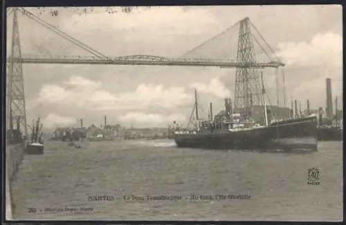 AK Nantes, Le Pont Transbordeur, Au fond, l`Île Gloriette