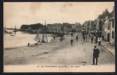AK Le Pouliguen /Loire-Inf., Les Quais avec des promeneurs et un bateau à voile