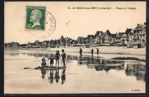 AK La Baule-sur-Mer /Loire-Inf., Plage et chalets avec baigneurs
