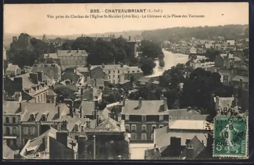 AK Châteaubriant, Vue du Clocher de l`Église St-Nicolas vers le Château et la Place des Terrasses