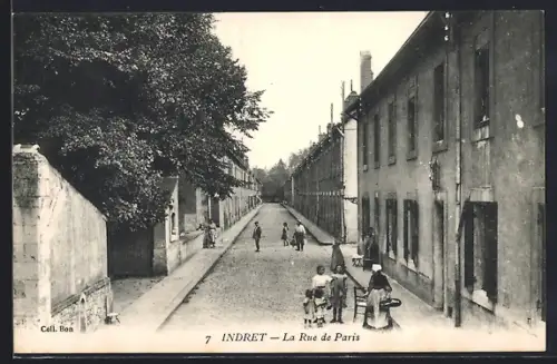 AK Indret, La Rue de Paris avec passants et bâtiments résidentiels