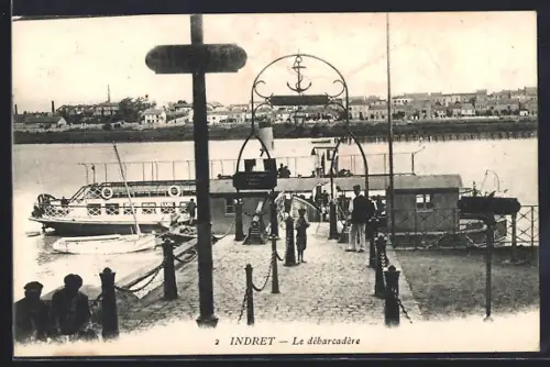 AK Indret, Le débarcadère et le quai animé avec passagers et bateaux
